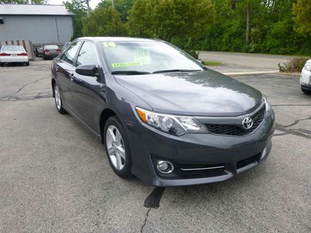 2014 Toyota Camry SE 4dr Sedan